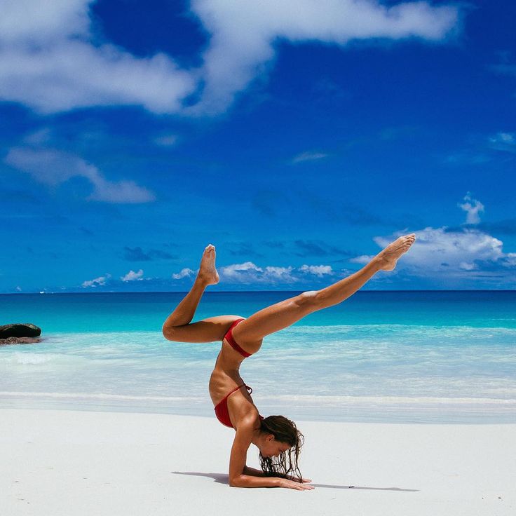 Turkuase blue sea and yoga